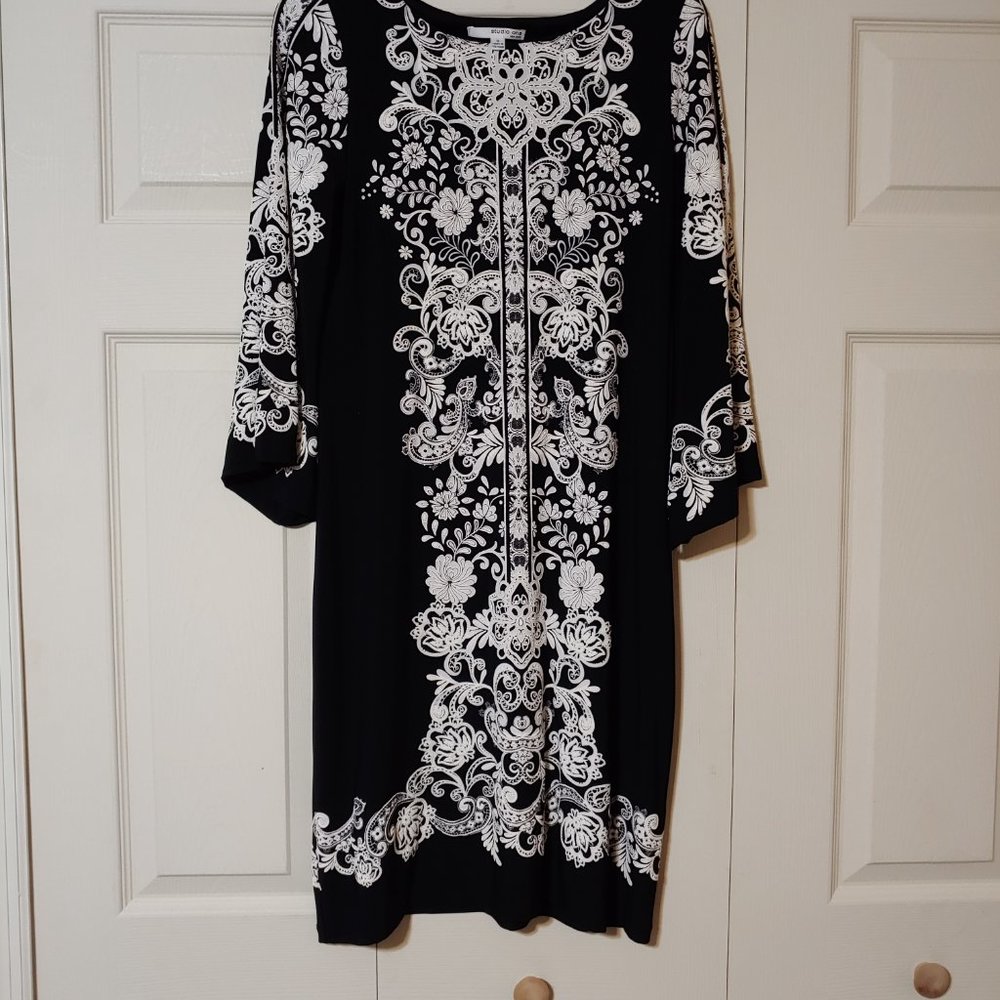 Studio One Dress with White Floral Design SZ SM